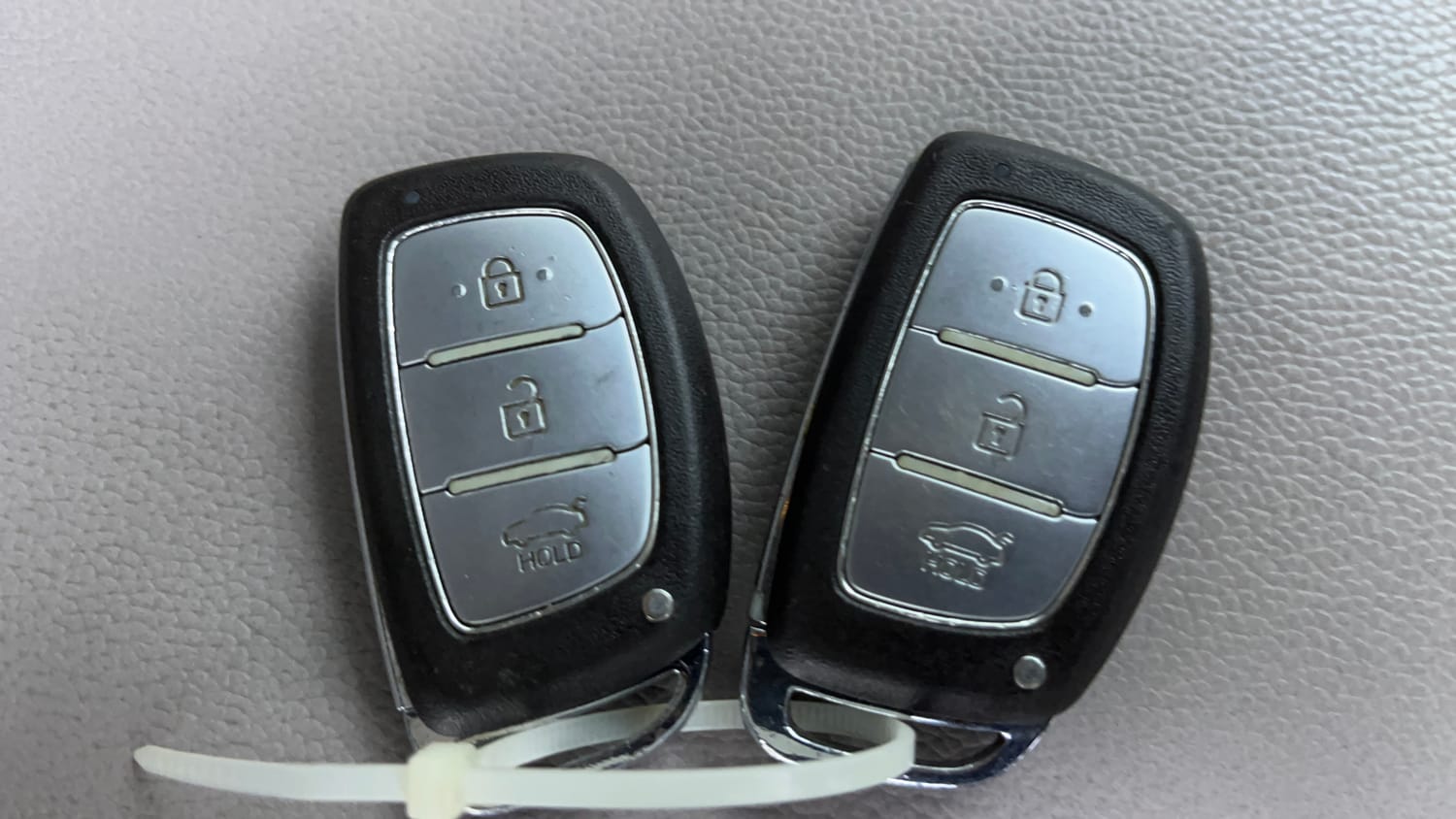 Used 2016 Hyundai Grand i10 Asta AT 1.2 Kappa VTVT Petrol Automatic extra CAR KEY VIEW