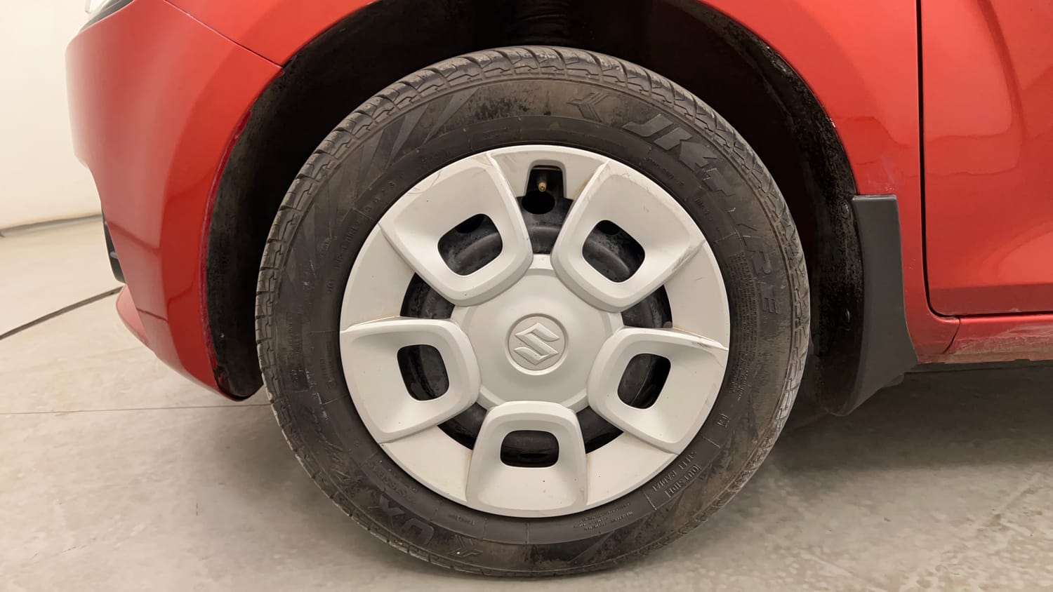 Used 2017 Maruti Suzuki Ignis Delta 1.2 AMT Petrol Automatic tyres LEFT FRONT TYRE RIM VIEW