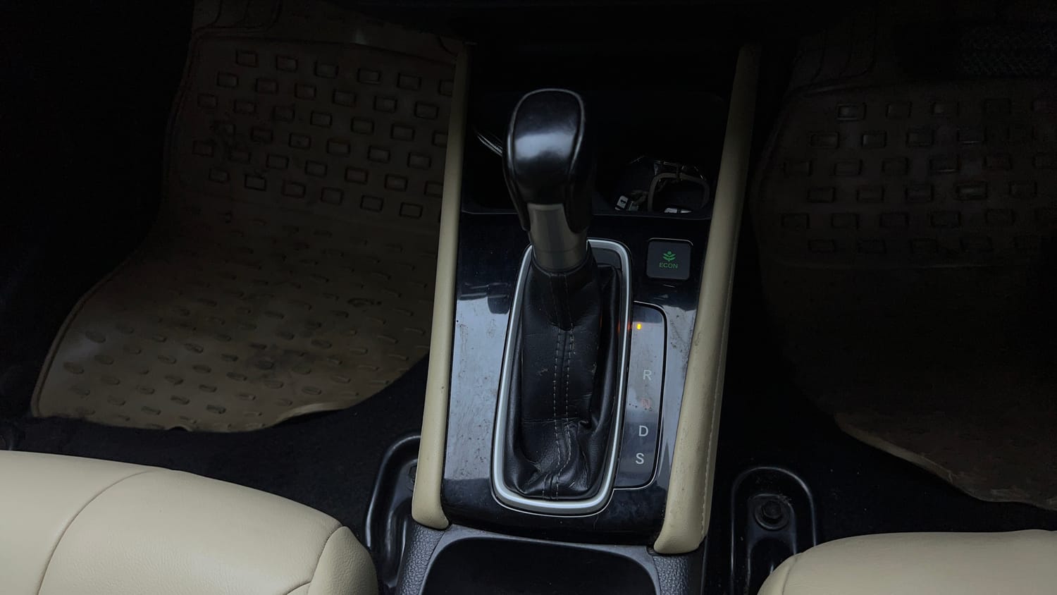 Used 2022 Honda City ZX CVT Petrol Petrol Automatic interior GEAR  KNOB VIEW