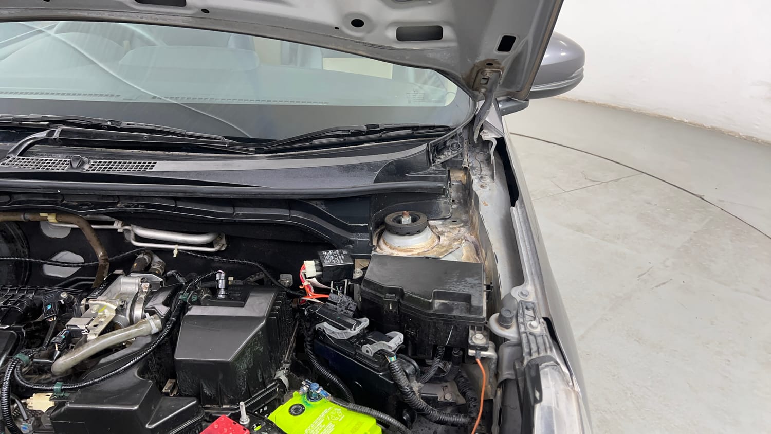 Used 2018 Honda Amaze 1.2 S CVT Petrol Petrol Automatic engine ENGINE LEFT SIDE HINGE & APRON VIEW