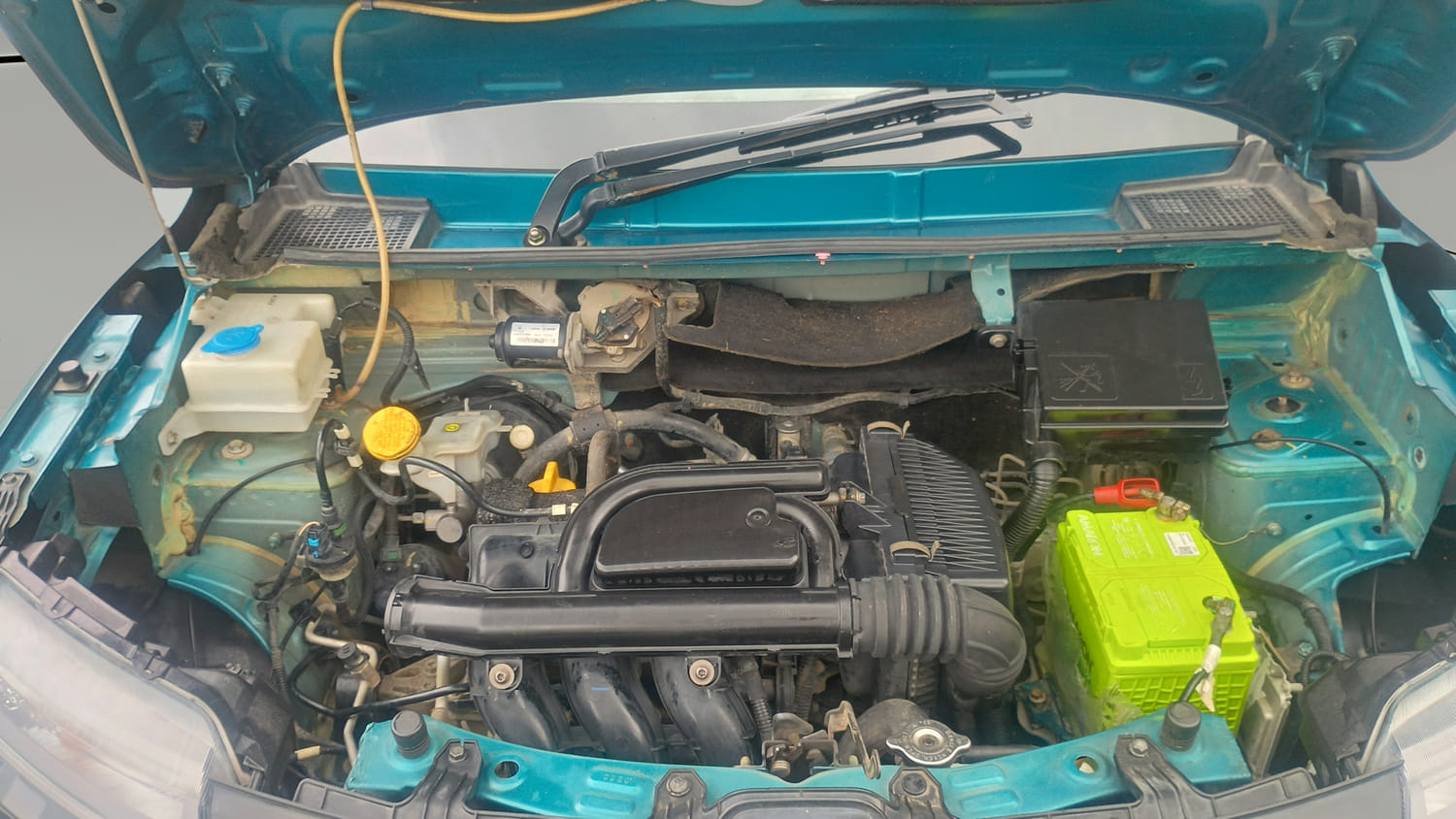 Used 2020 Renault Kwid RXT Petrol Manual engine ENGINE & BONNET OPEN FRONT VIEW