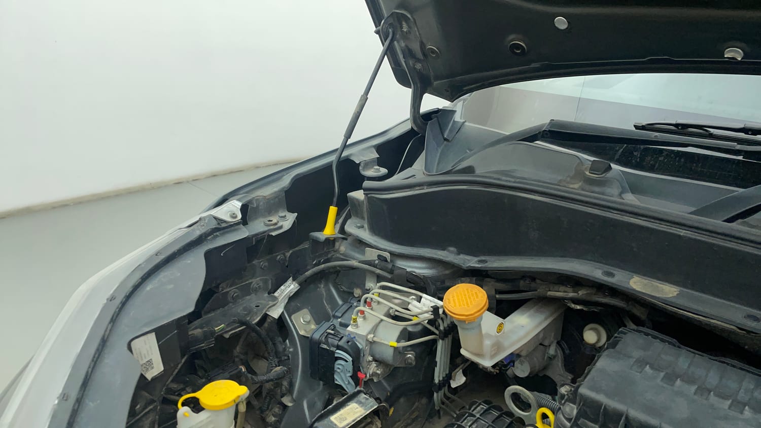 Used 2023 Tata Punch Accomplished AMT Petrol Automatic engine ENGINE RIGHT SIDE HINGE & APRON VIEW
