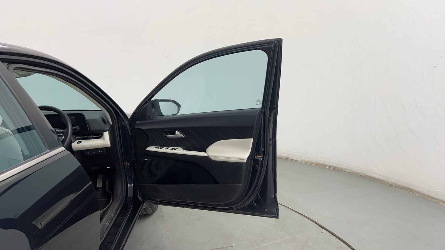 Used 2023 Hyundai Verna SX (O) 1.5 Petrol IVT Petrol Automatic interior RIGHT FRONT DOOR OPEN VIEW