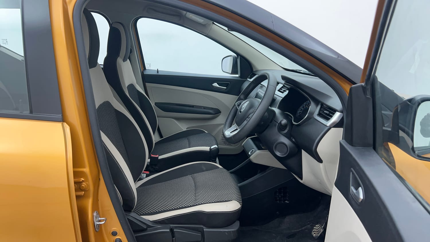 Used 2022 Renault Triber RXZ EASY-R AMT Dual Tone Petrol Automatic interior RIGHT SIDE FRONT DOOR CABIN VIEW