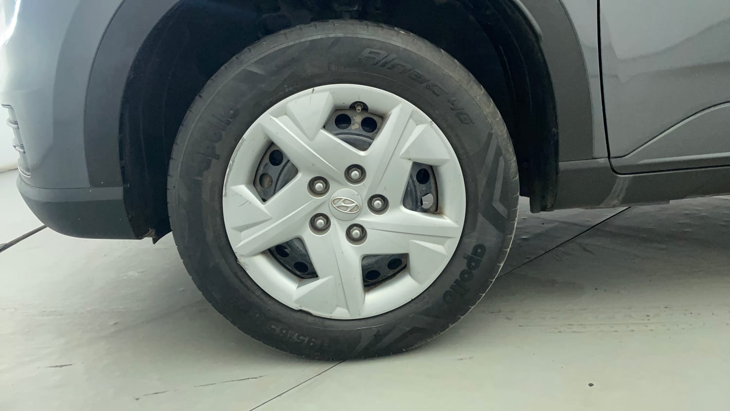 Used 2022 Hyundai Venue SX 1.2 Petrol Petrol Manual tyres LEFT FRONT TYRE RIM VIEW