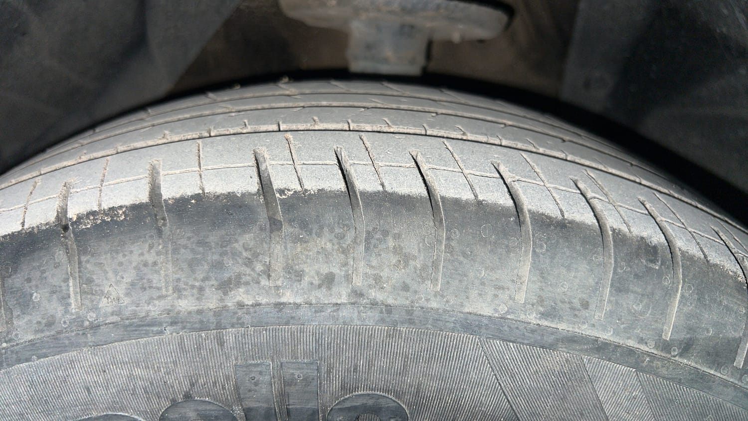 Used 2016 Maruti Suzuki S-Cross Zeta 1.3 Diesel Manual tyres LEFT FRONT TYRE TREAD VIEW
