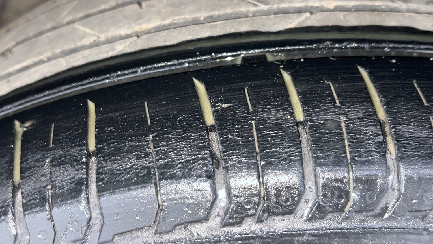 Used 2018 Tata Nexon XZ Plus Petrol Manual tyres LEFT FRONT TYRE TREAD VIEW