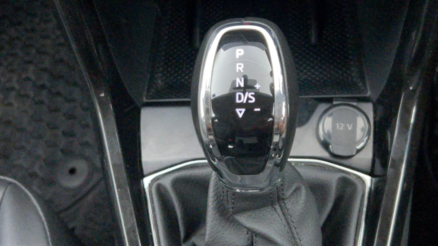 Used 2022 Skoda Kushaq Style 1.5L TSI DSG (6 Airbags) Petrol Automatic interior GEAR  KNOB VIEW
