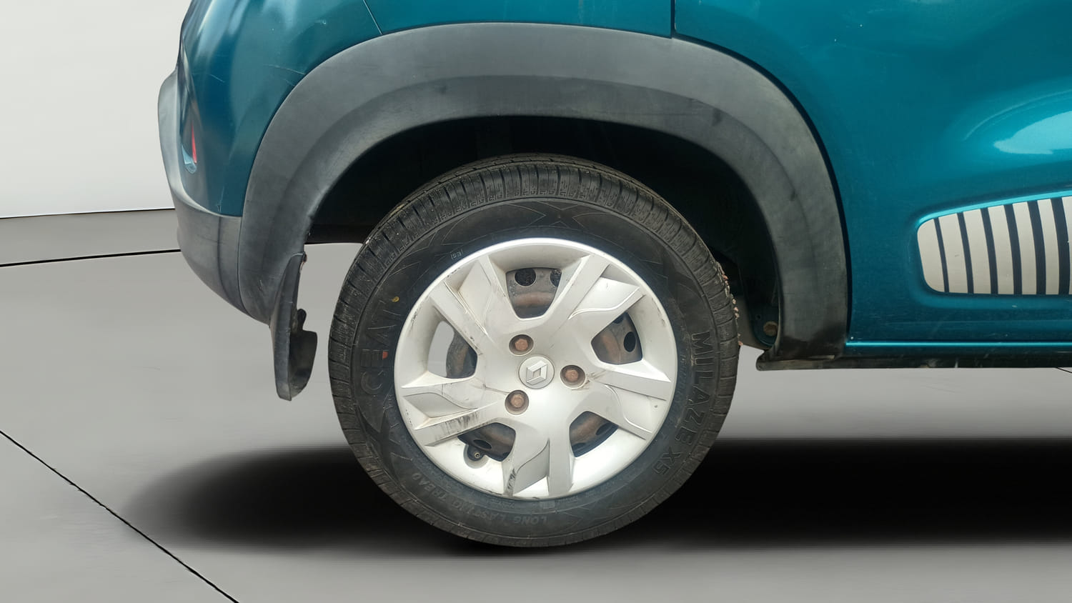 Used 2020 Renault Kwid RXT Petrol Manual tyres RIGHT REAR TYRE RIM VIEW