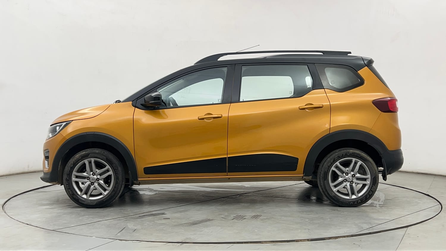 Used 2022 Renault Triber RXZ EASY-R AMT Dual Tone Petrol Automatic exterior LEFT SIDE VIEW