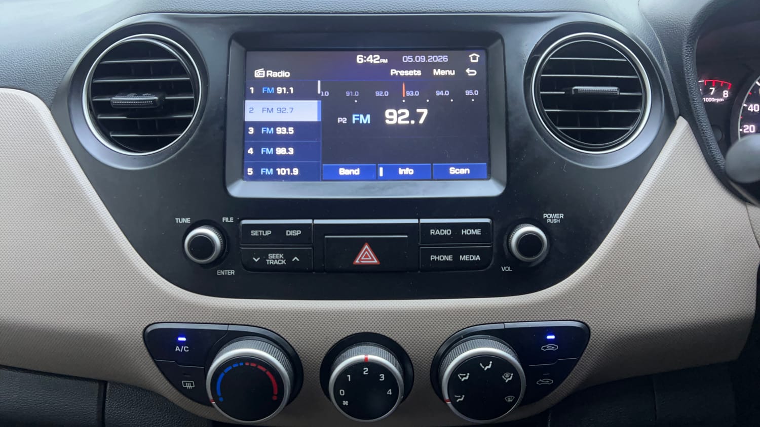 Used 2017 Hyundai Grand i10 Sportz (O) AT 1.2 Kappa VTVT Petrol Automatic interior MUSIC SYSTEM & AC CONTROL VIEW