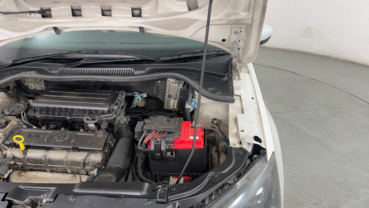 Used 2018 Skoda Rapid Style 1.6 MPI Petrol Manual engine ENGINE LEFT SIDE HINGE & APRON VIEW