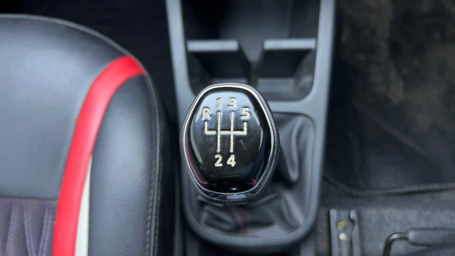 Used 2020 Renault Kwid RXT Petrol Manual interior GEAR  KNOB VIEW