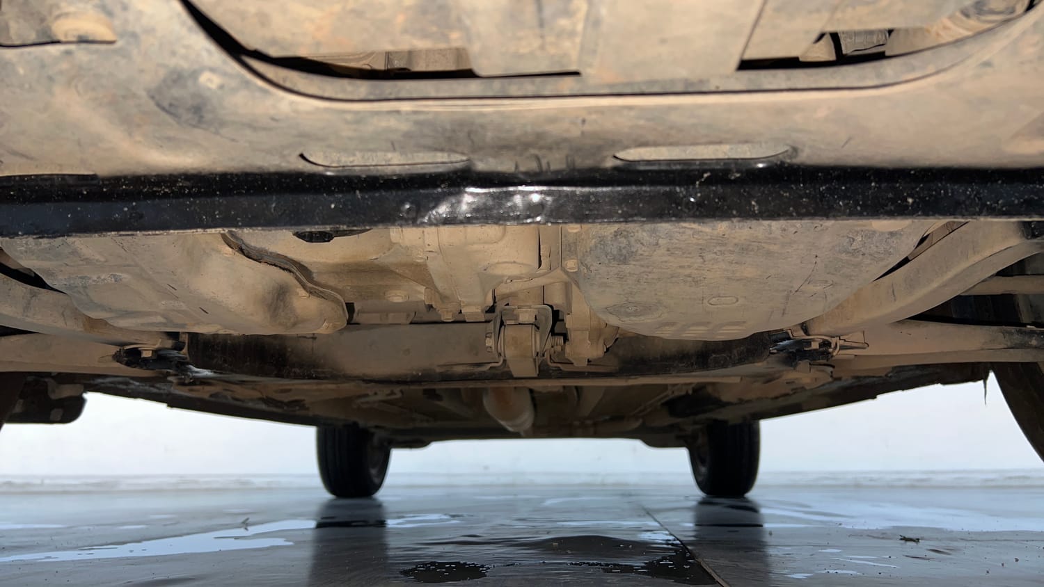Used 2021 Nissan Magnite XV Turbo CVT Petrol Automatic extra FRONT LEFT UNDERBODY VIEW