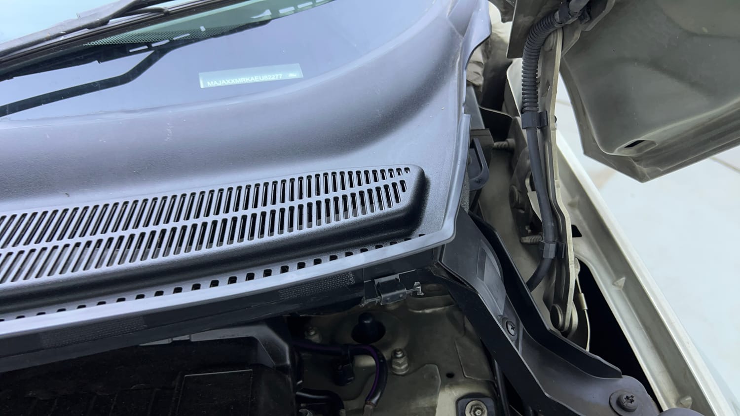 Used 2014 Ford EcoSport Titanium 1.5 TDCi Diesel Manual engine ENGINE LEFT SIDE HINGE & APRON VIEW