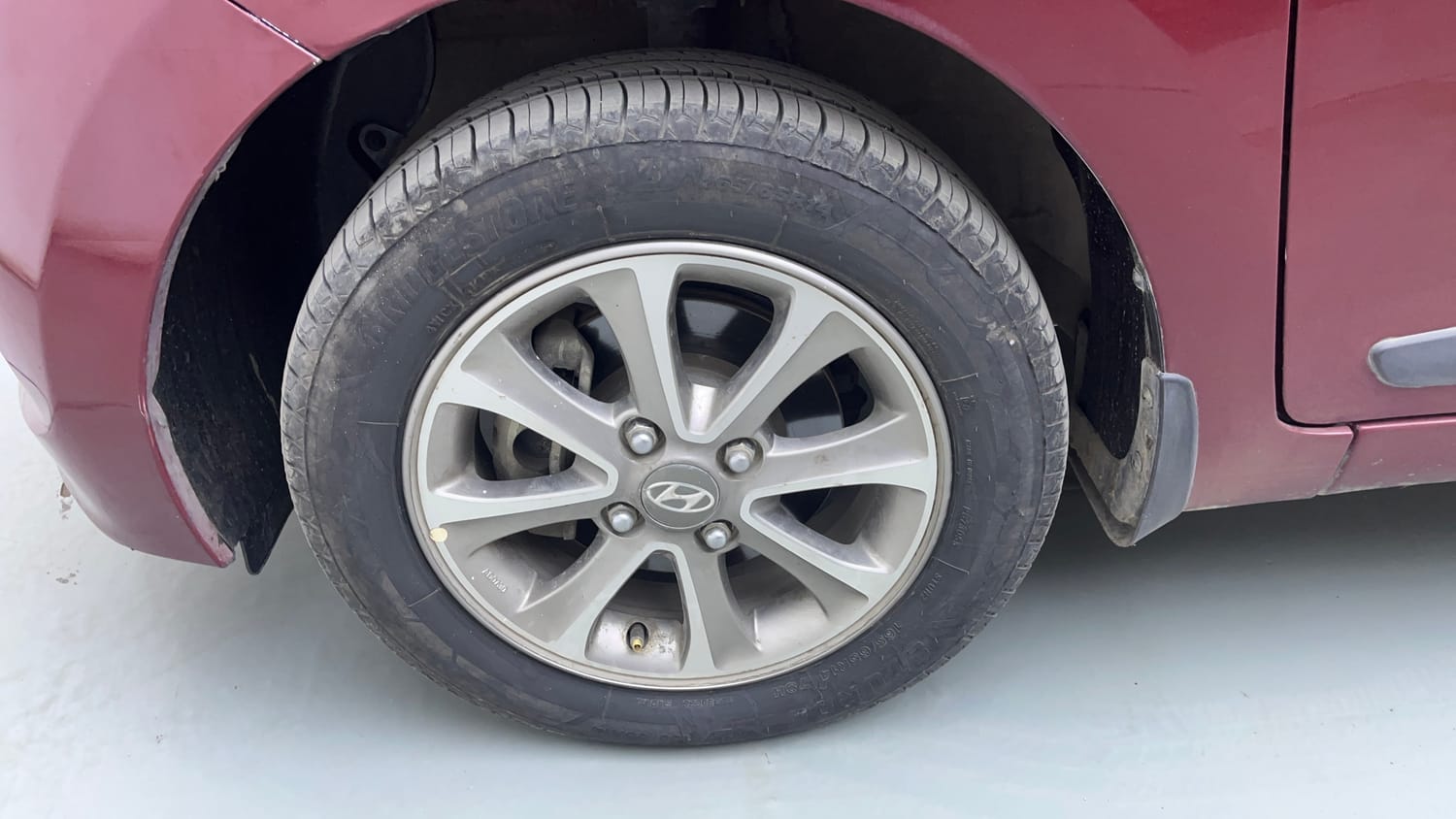 Used 2016 Hyundai Grand i10 Asta 1.2 Kappa VTVT Petrol Manual tyres LEFT FRONT TYRE RIM VIEW
