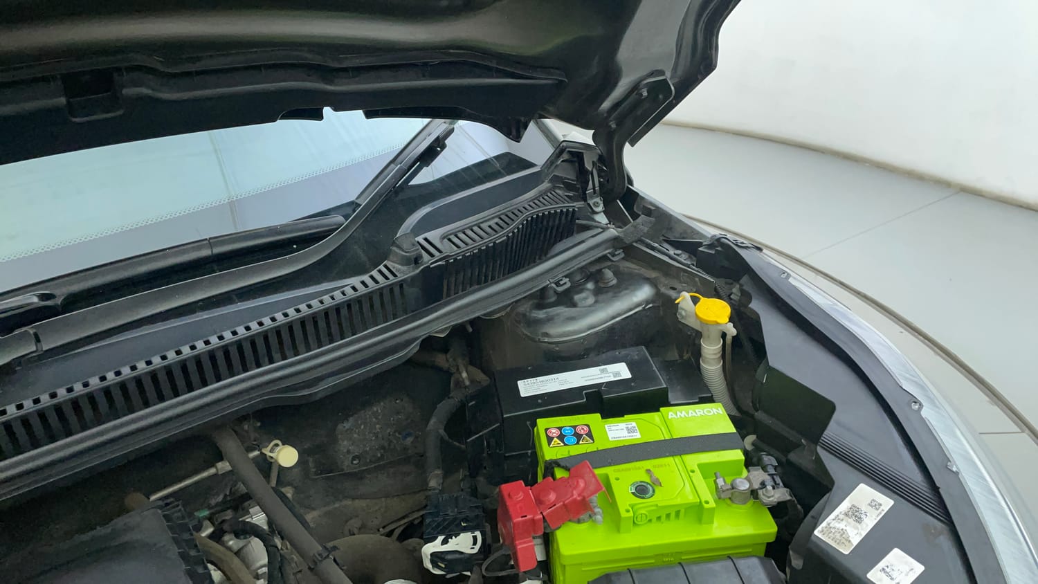 Used 2020 Tata Nexon XZ Plus Petrol Manual engine ENGINE LEFT SIDE HINGE & APRON VIEW