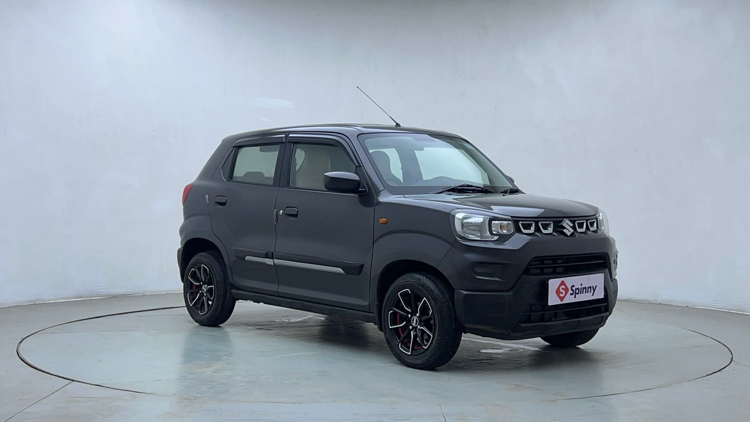Used 2026 Maruti Suzuki S-Presso VXi Plus (O) AMT Petrol Automatic exterior RIGHT FRONT CORNER VIEW