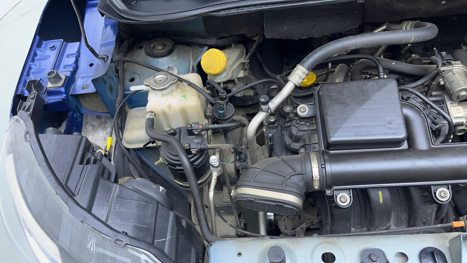 Used 2021 Renault Triber RXZ EASY-R AMT Dual Tone Petrol Automatic engine ENGINE RIGHT SIDE VIEW