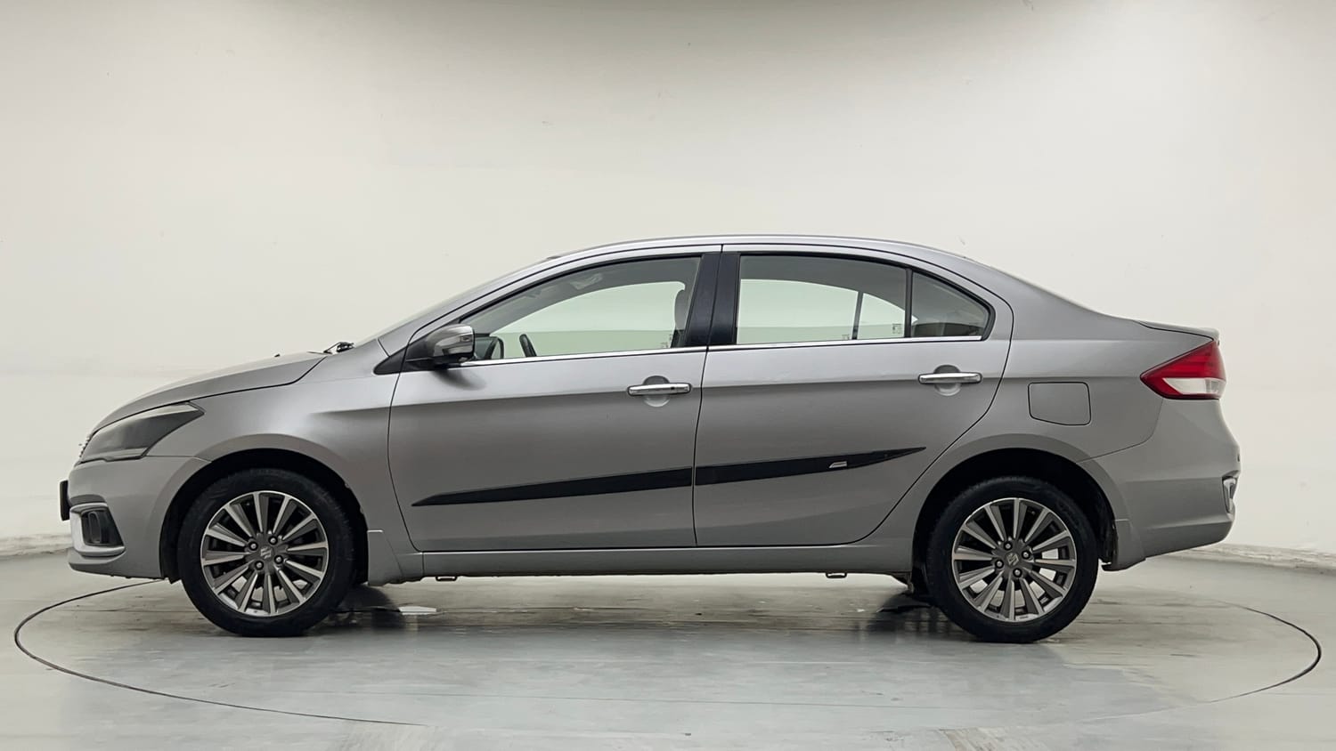 Used 2019 Maruti Suzuki Ciaz Alpha Hybrid 1.5 Petrol Manual exterior LEFT SIDE VIEW