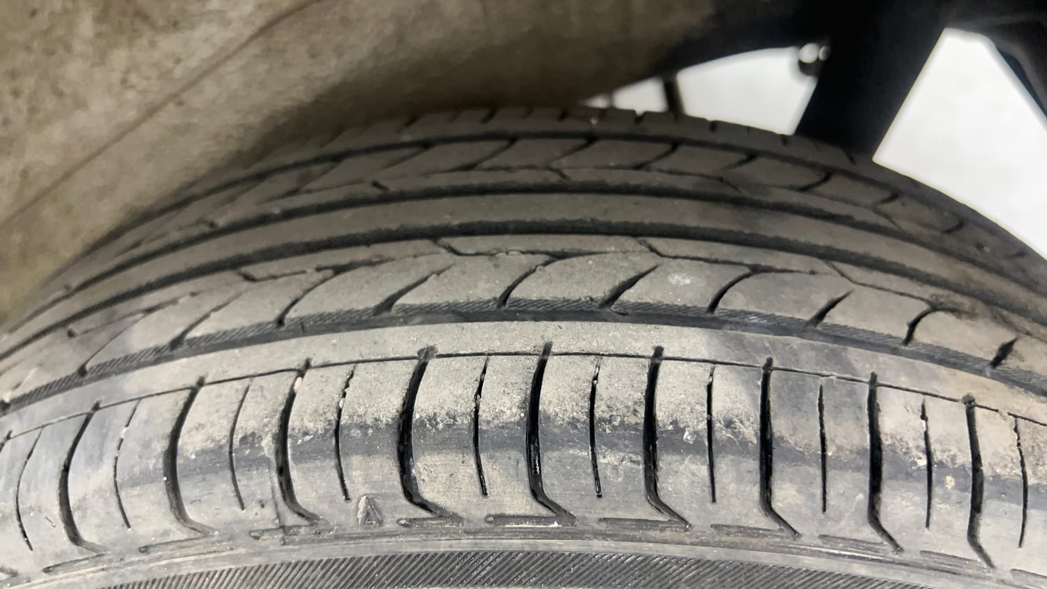 Used 2016 Maruti Suzuki Wagon R 1.0 VXI AMT Petrol Automatic tyres LEFT REAR TYRE TREAD VIEW