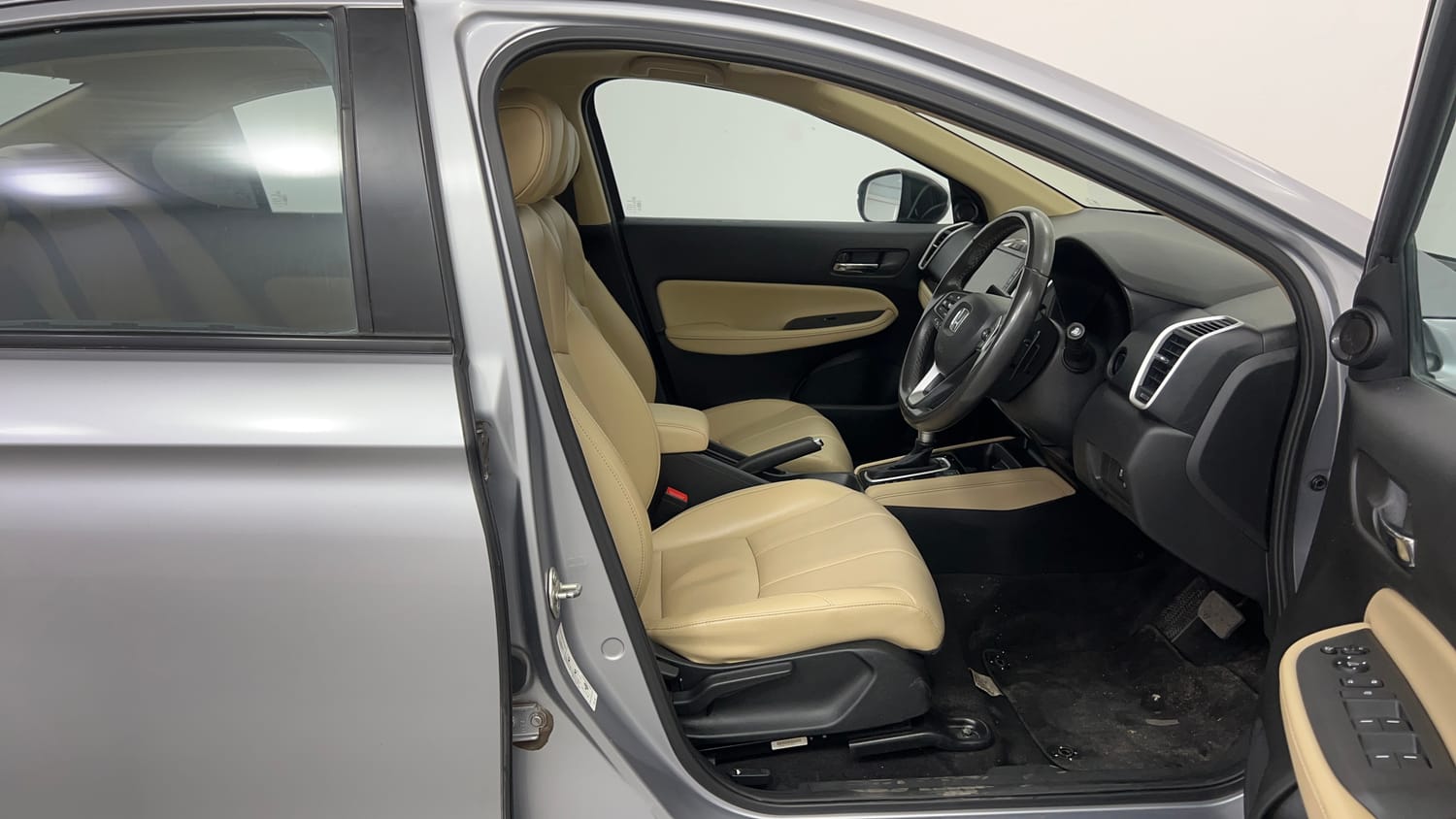 Used 2022 Honda City ZX CVT Petrol Petrol Automatic interior RIGHT SIDE FRONT DOOR CABIN VIEW