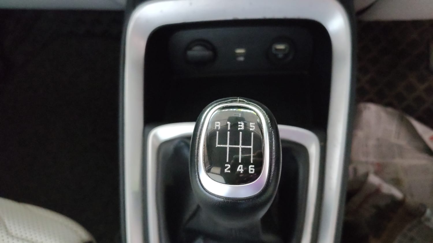 Used 2021 Kia Sonet HTX Plus 1.0 iMT Petrol Manual interior GEAR  KNOB VIEW