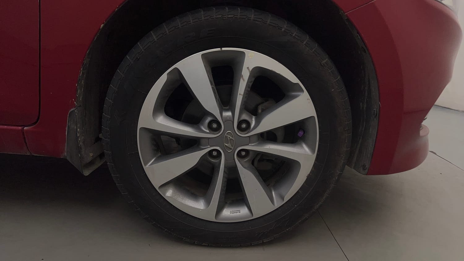 Used 2017 Hyundai Elite i20 Asta 1.2 Dual Tone Petrol Manual tyres RIGHT FRONT TYRE RIM VIEW