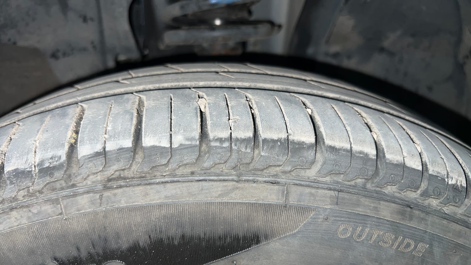Used 2022 Renault Triber RXZ Dual Tone Petrol Manual tyres RIGHT FRONT TYRE TREAD VIEW