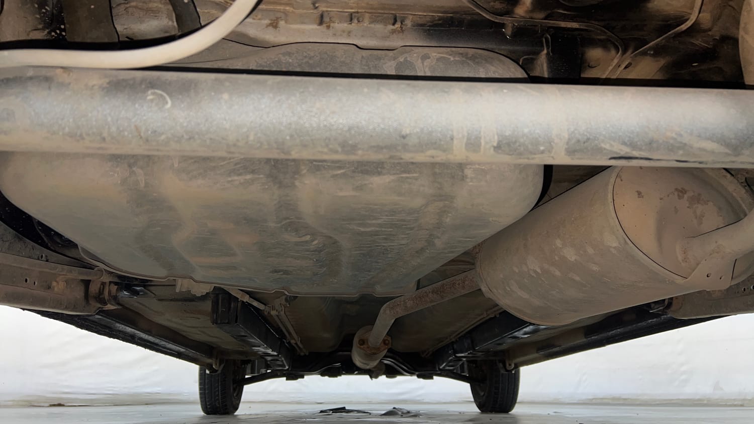 Used 2013 Maruti Suzuki Wagon R LXI Petrol Manual extra REAR UNDERBODY VIEW (TAKEN FROM REAR)