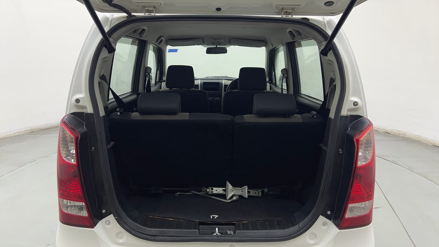 Used 2013 Maruti Suzuki Wagon R LXI Petrol Manual interior DICKY INSIDE VIEW
