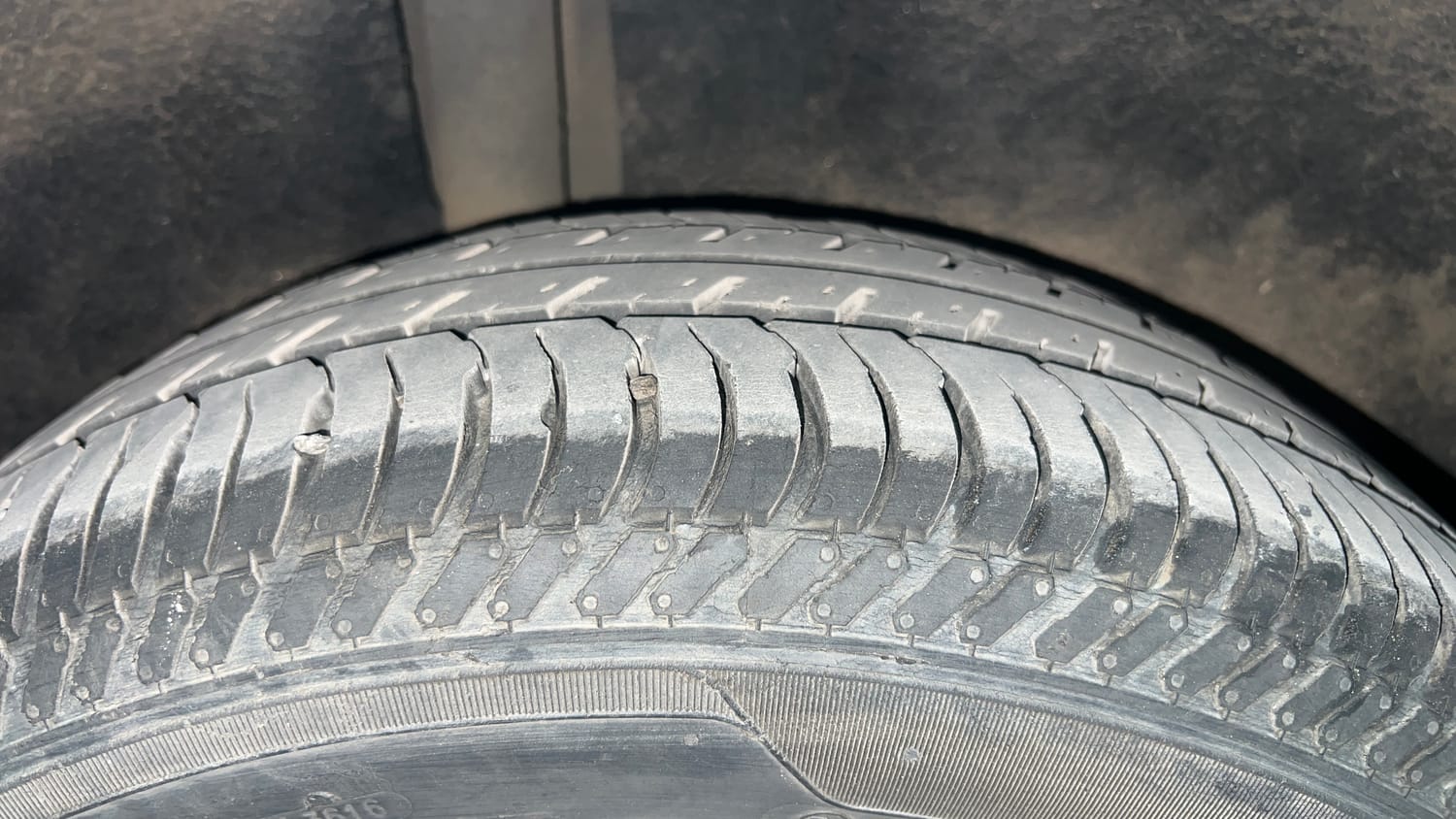Used 2016 Ford EcoSport Titanium 1.5L Ti-VCT AT Petrol Automatic tyres RIGHT REAR TYRE TREAD VIEW