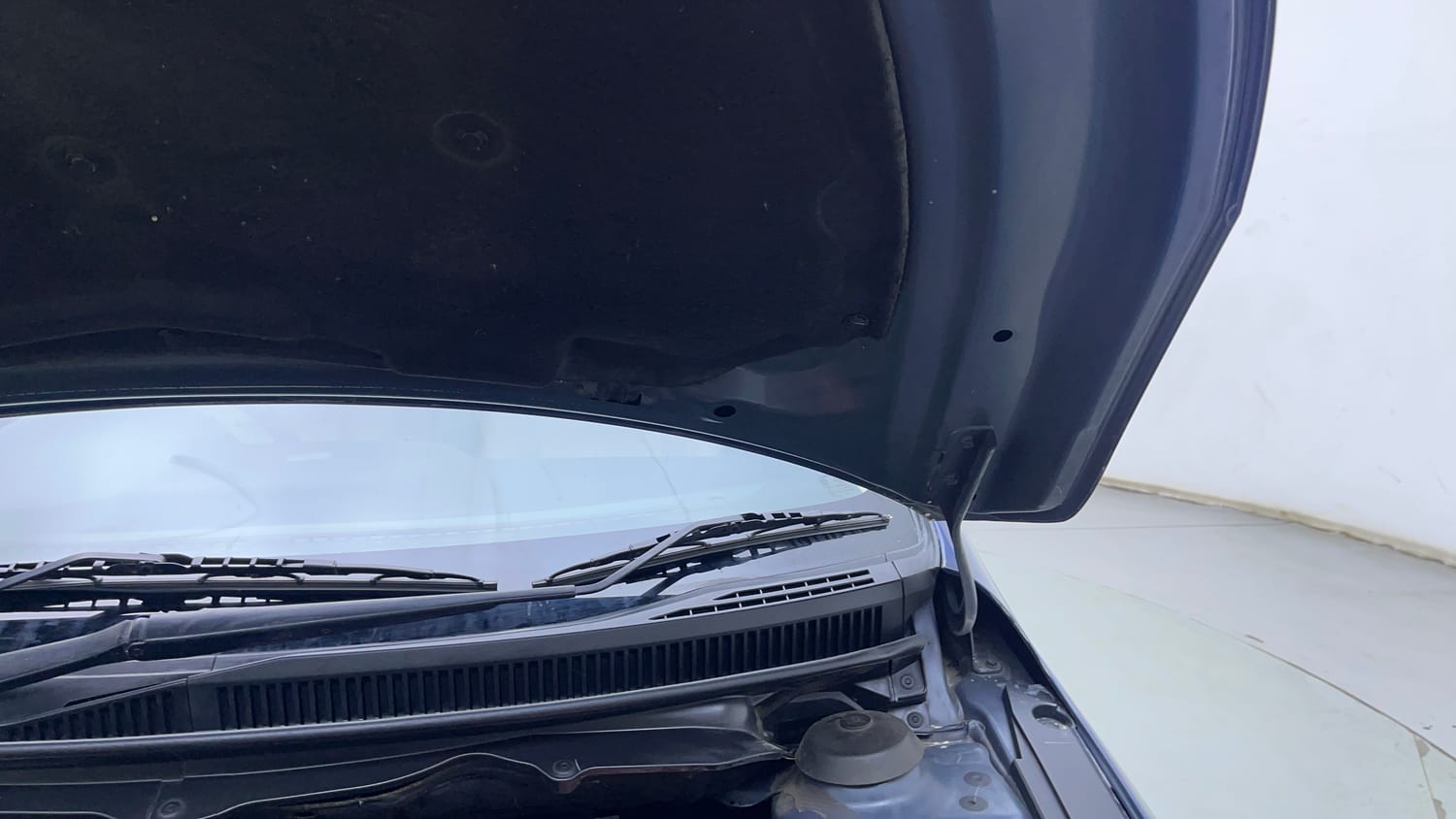 Used 2021 Maruti Suzuki Ciaz Alpha Hybrid 1.5 Petrol Manual engine ENGINE LEFT SIDE HINGE & APRON VIEW