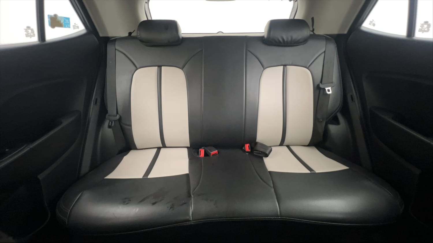 Used 2021 Hyundai Venue SX 1.5 CRDi Diesel Manual interior REAR SEAT CONDITION VIEW
