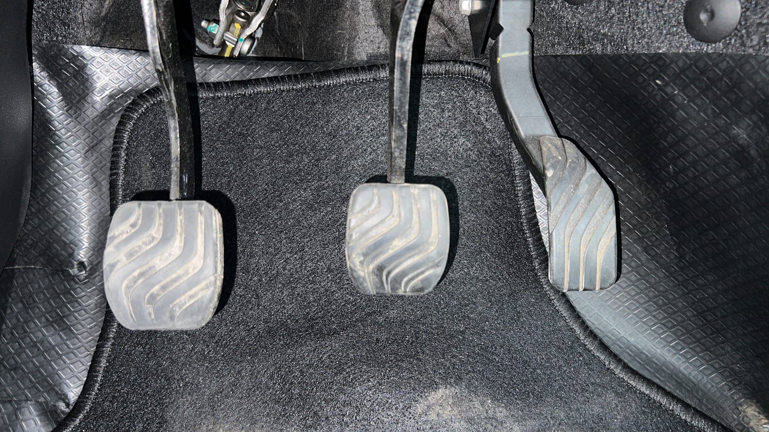 Used 2022 Renault Triber RXZ Dual Tone Petrol Manual interior PEDALS VIEW