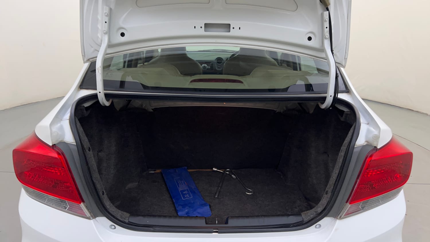 Used 2015 Honda Amaze 1.2 SX i-VTEC Petrol Manual interior DICKY INSIDE VIEW