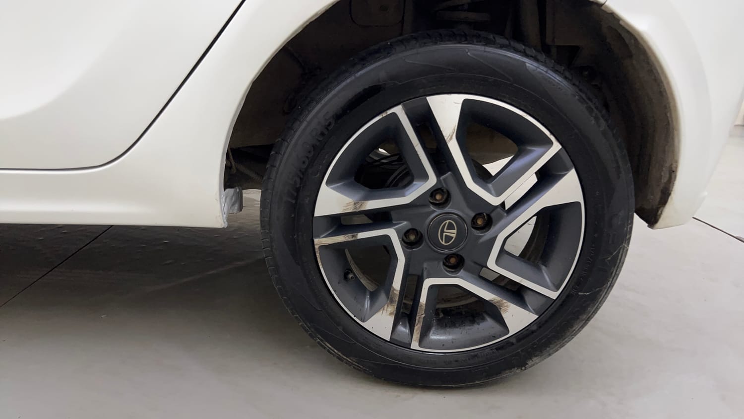 Used 2022 Tata Tiago XZA Plus Petrol Automatic tyres LEFT REAR TYRE RIM VIEW