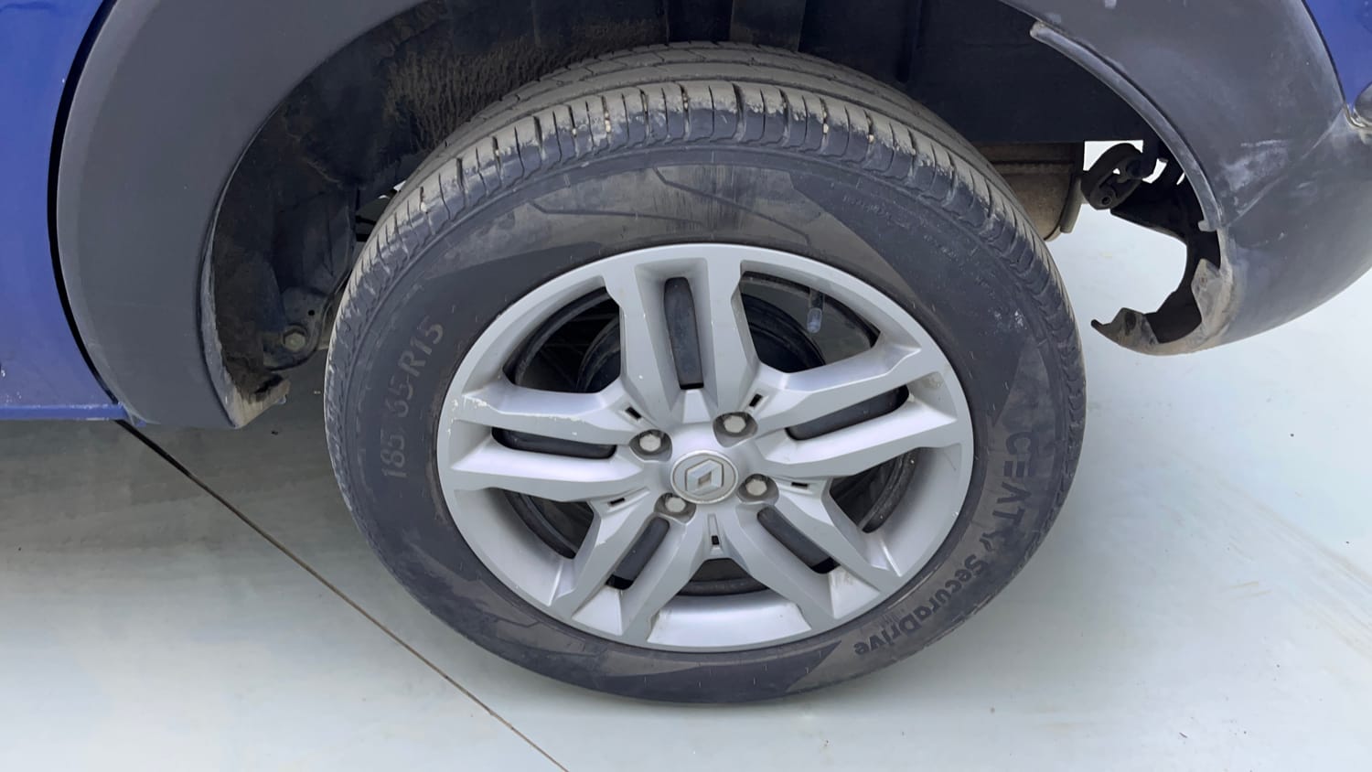 Used 2021 Renault Triber RXZ EASY-R AMT Dual Tone Petrol Automatic tyres LEFT REAR TYRE RIM VIEW