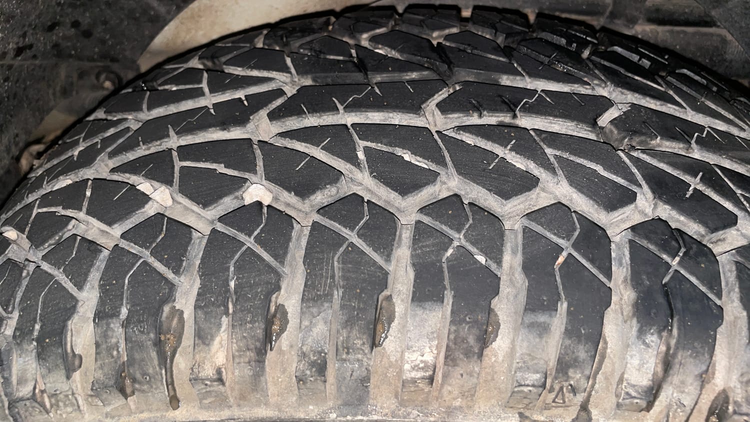 Used 2015 Mahindra XUV500 W6 Diesel Manual tyres LEFT REAR TYRE TREAD VIEW