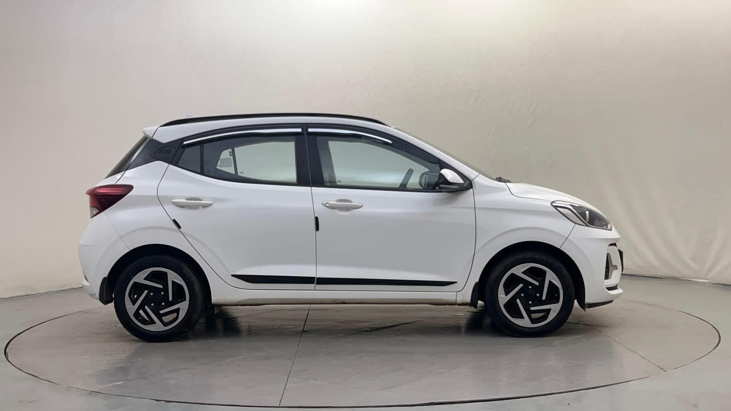 Used 2023 Hyundai Grand i10 Nios Sportz 1.2 Kappa VTVT Petrol Manual exterior RIGHT SIDE VIEW
