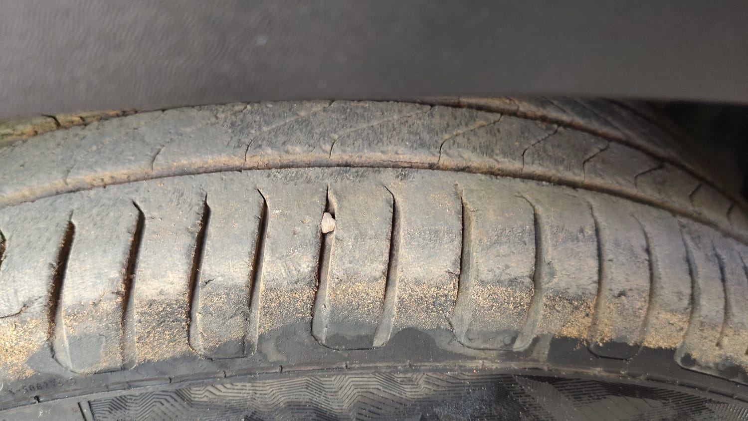 Used 2021 Kia Sonet HTX Plus 1.0 iMT Petrol Manual tyres LEFT FRONT TYRE TREAD VIEW