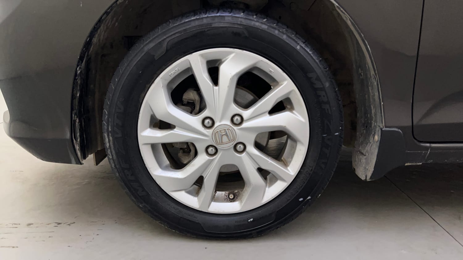 Used 2019 Honda Amaze 1.2 VX CVT Petrol Petrol Automatic tyres LEFT FRONT TYRE RIM VIEW