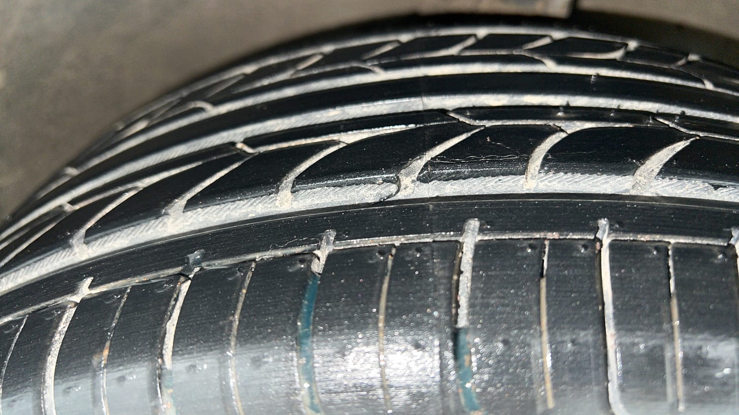 Used 2023 Maruti Suzuki Ciaz Alpha 1.5 Petrol Manual tyres RIGHT FRONT TYRE TREAD VIEW