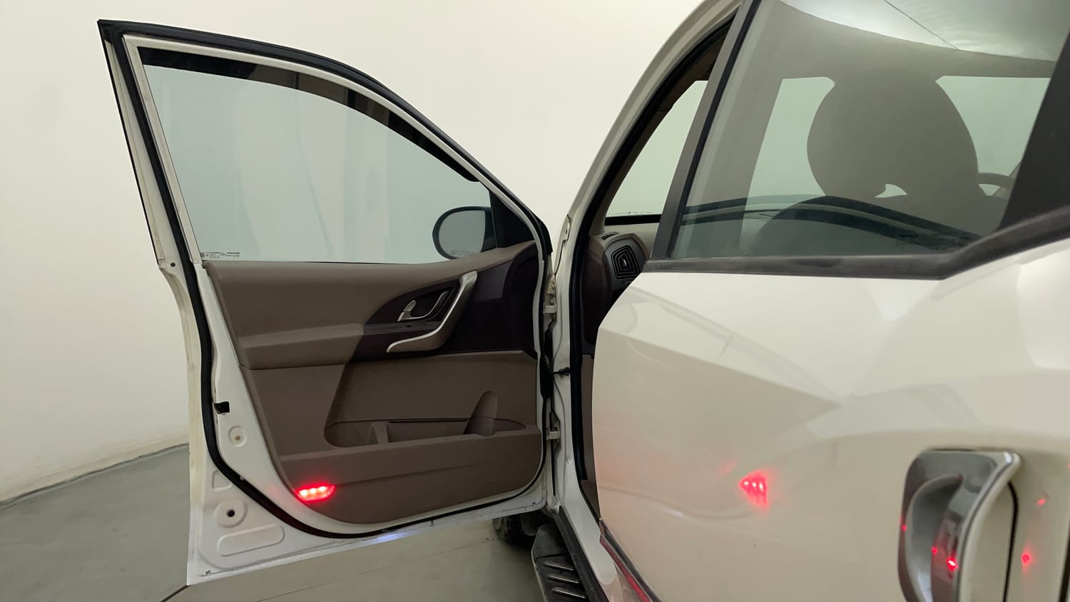 Used 2015 Mahindra XUV500 W6 Diesel Manual interior LEFT FRONT DOOR OPEN VIEW