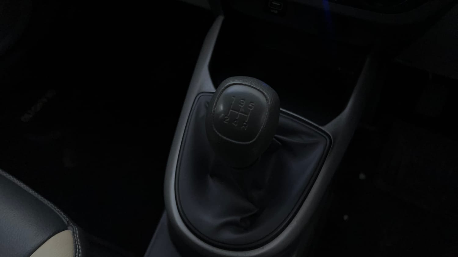 Used 2021 Hyundai Grand i10 Nios Magna 1.2 Kappa VTVT Petrol Manual interior GEAR  KNOB VIEW