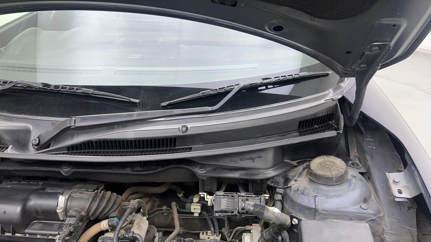 Used 2019 Maruti Suzuki Swift ZXi Plus AMT Petrol Automatic engine ENGINE LEFT SIDE HINGE & APRON VIEW