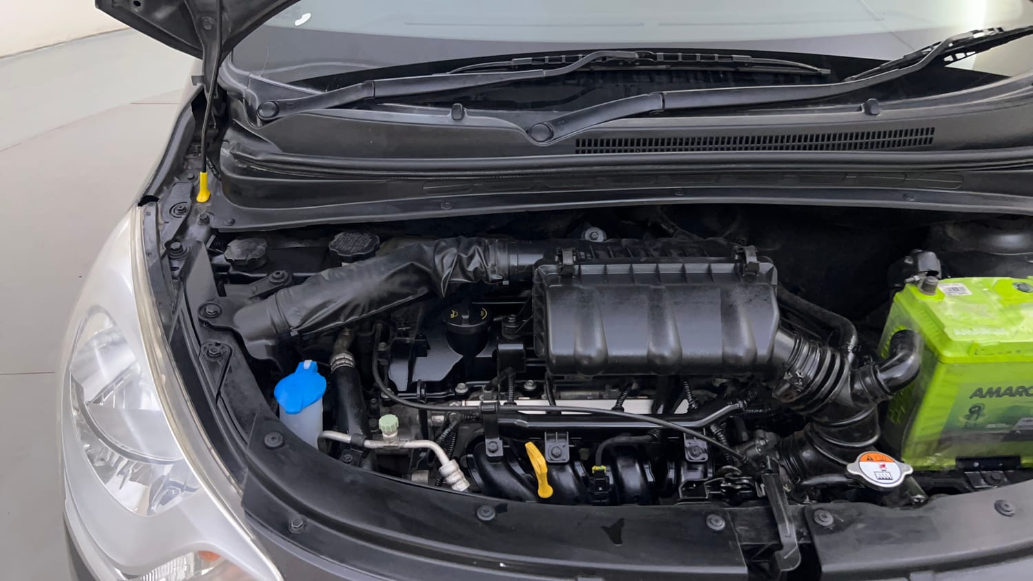 Used 2013 Hyundai i10 Magna 1.2 Kappa2 Petrol Manual engine ENGINE RIGHT SIDE HINGE & APRON VIEW