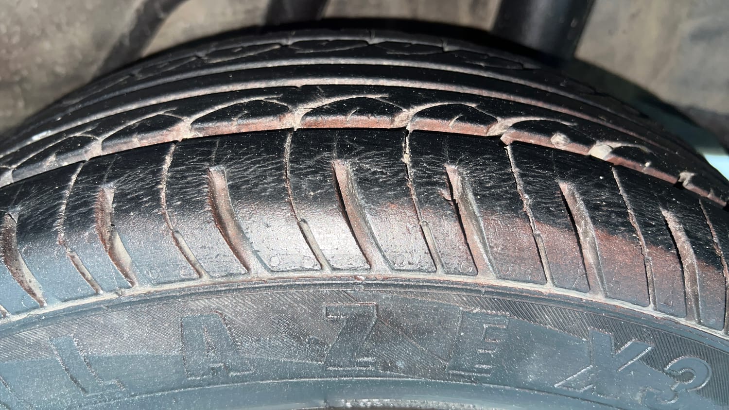 Used 2015 Honda Amaze 1.2 S i-VTEC Petrol Manual tyres LEFT REAR TYRE TREAD VIEW