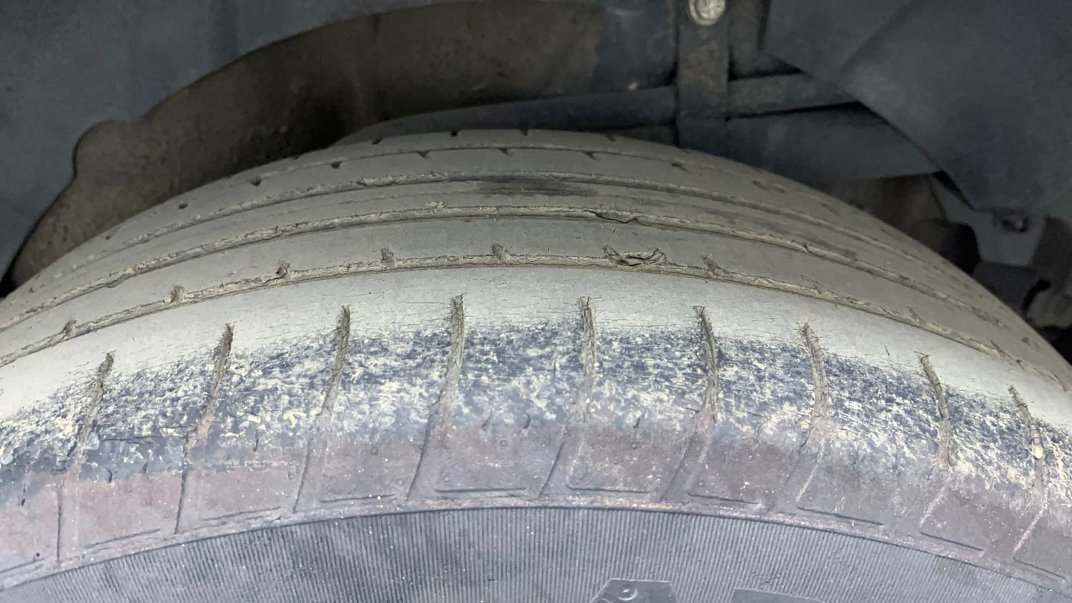 Used 2018 Mahindra XUV500 W11 AT Diesel Automatic tyres LEFT REAR TYRE TREAD VIEW