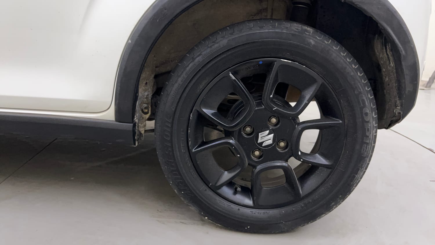 Used 2018 Maruti Suzuki Ignis [2017-2020] Zeta AMT Petrol Dual Tone Petrol Automatic tyres LEFT REAR TYRE RIM VIEW